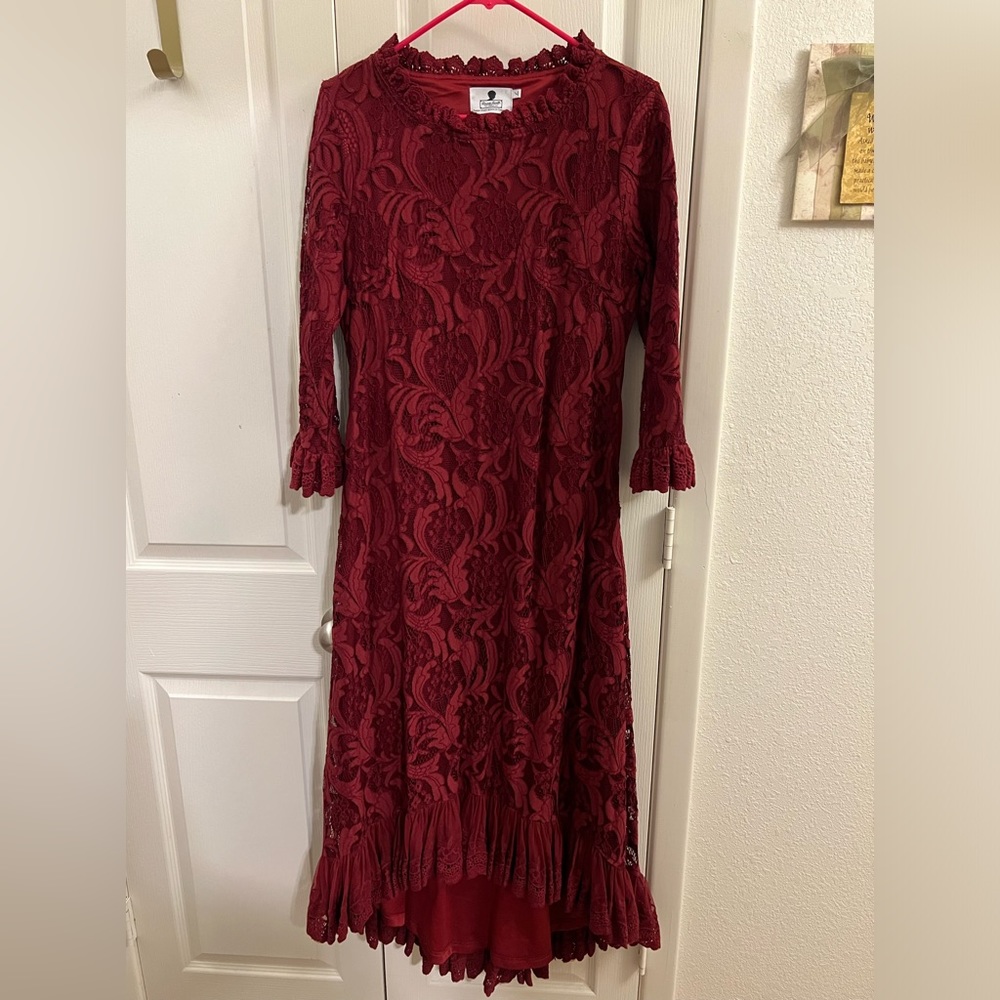 Dainty Jewell’s Maroon Lace Mermaid Style Dress - L